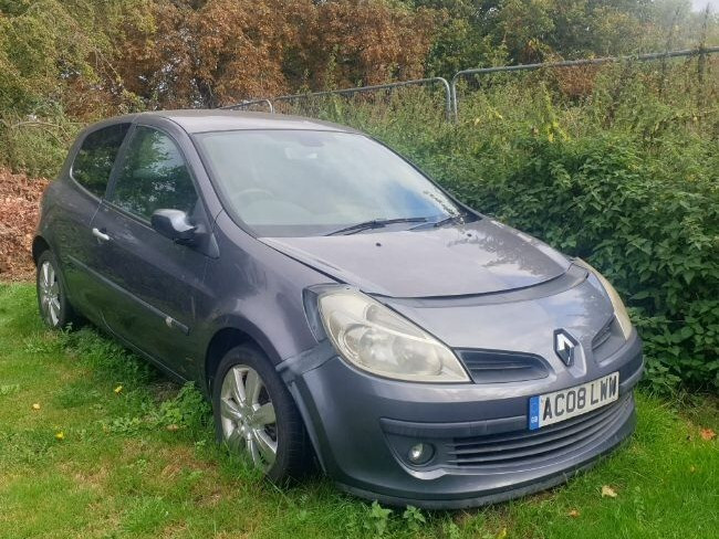 JPS Chartered Surveyors - Motor Vehicle Auction | Toyota Blade Master G - Rare Japanese Import - 08 Plate - 30,000 miles | Modified Renault Clio Dynamique S138 - Auction Image 3